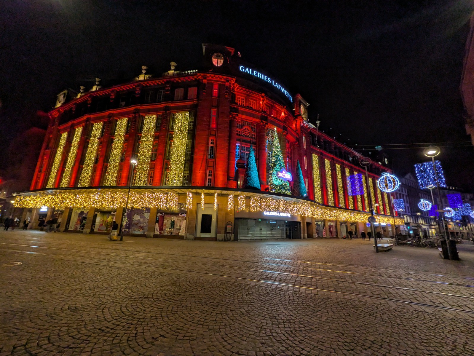 PXL 20241218 210609129